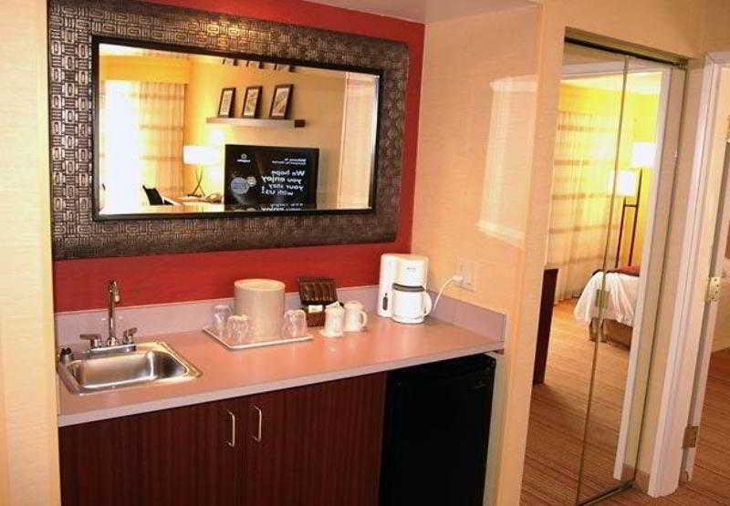 Courtyard By Marriott Τράβερς Σίτι Εξωτερικό φωτογραφία