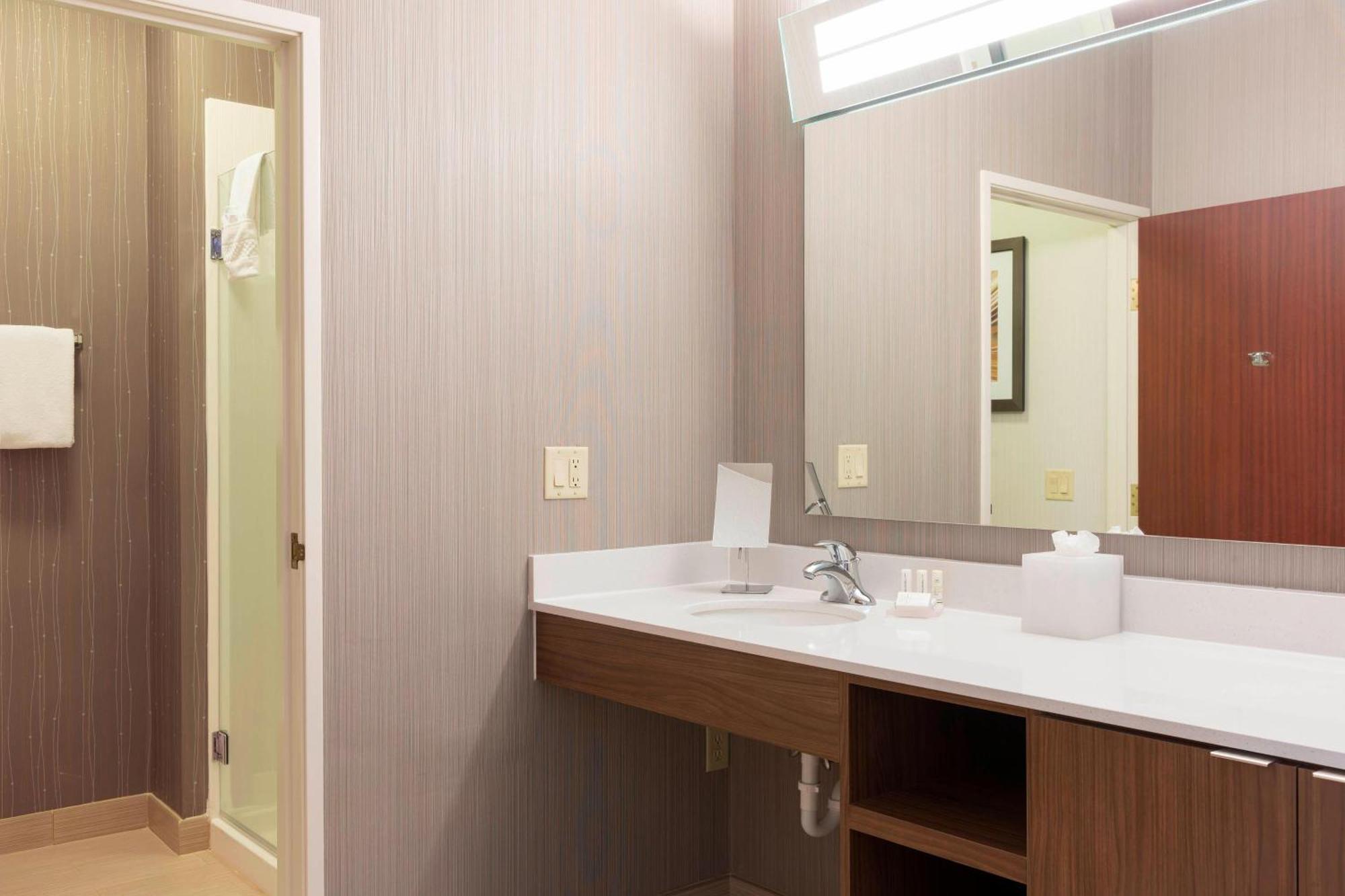 Courtyard By Marriott Τράβερς Σίτι Εξωτερικό φωτογραφία