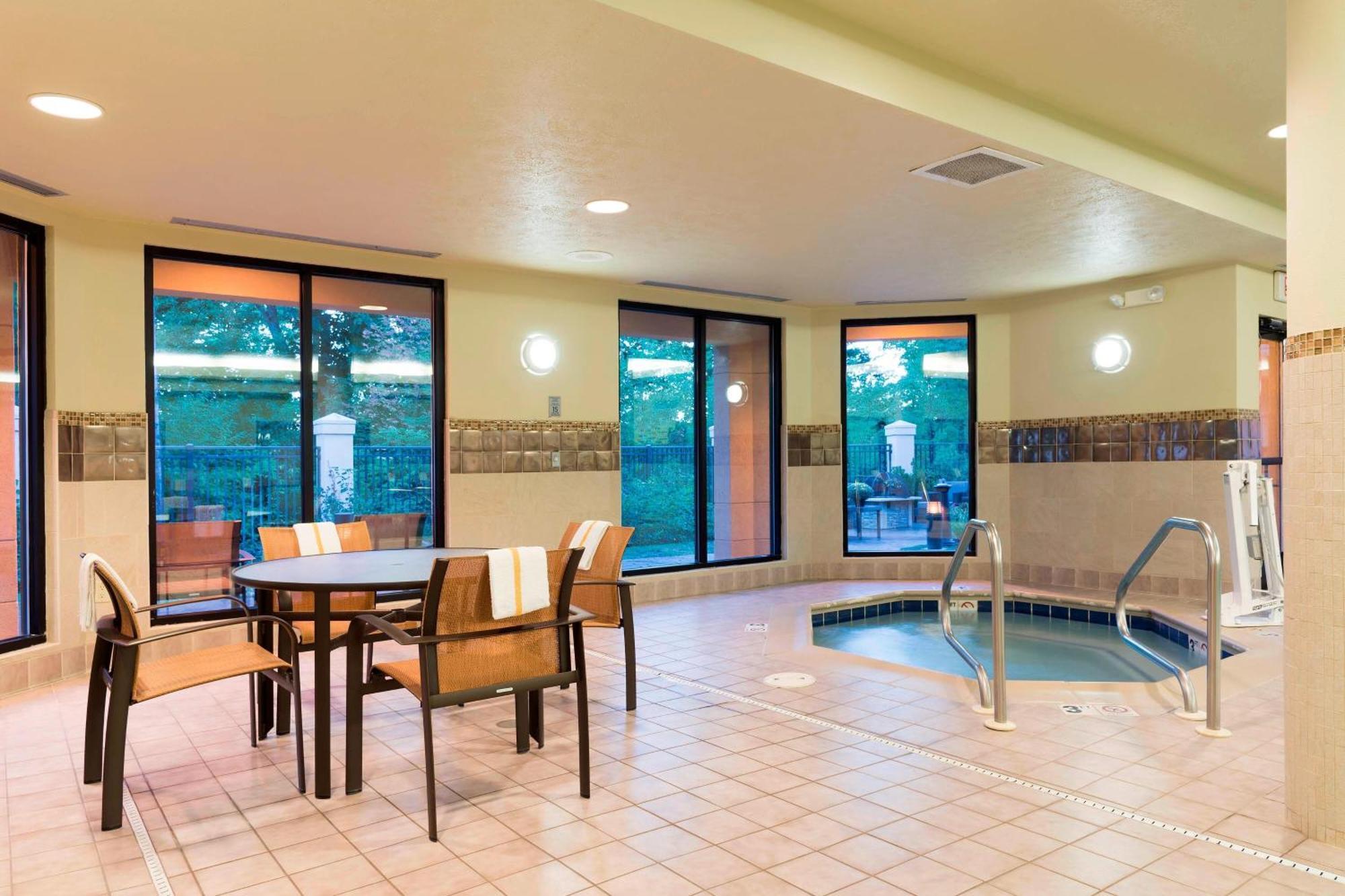 Courtyard By Marriott Τράβερς Σίτι Εξωτερικό φωτογραφία