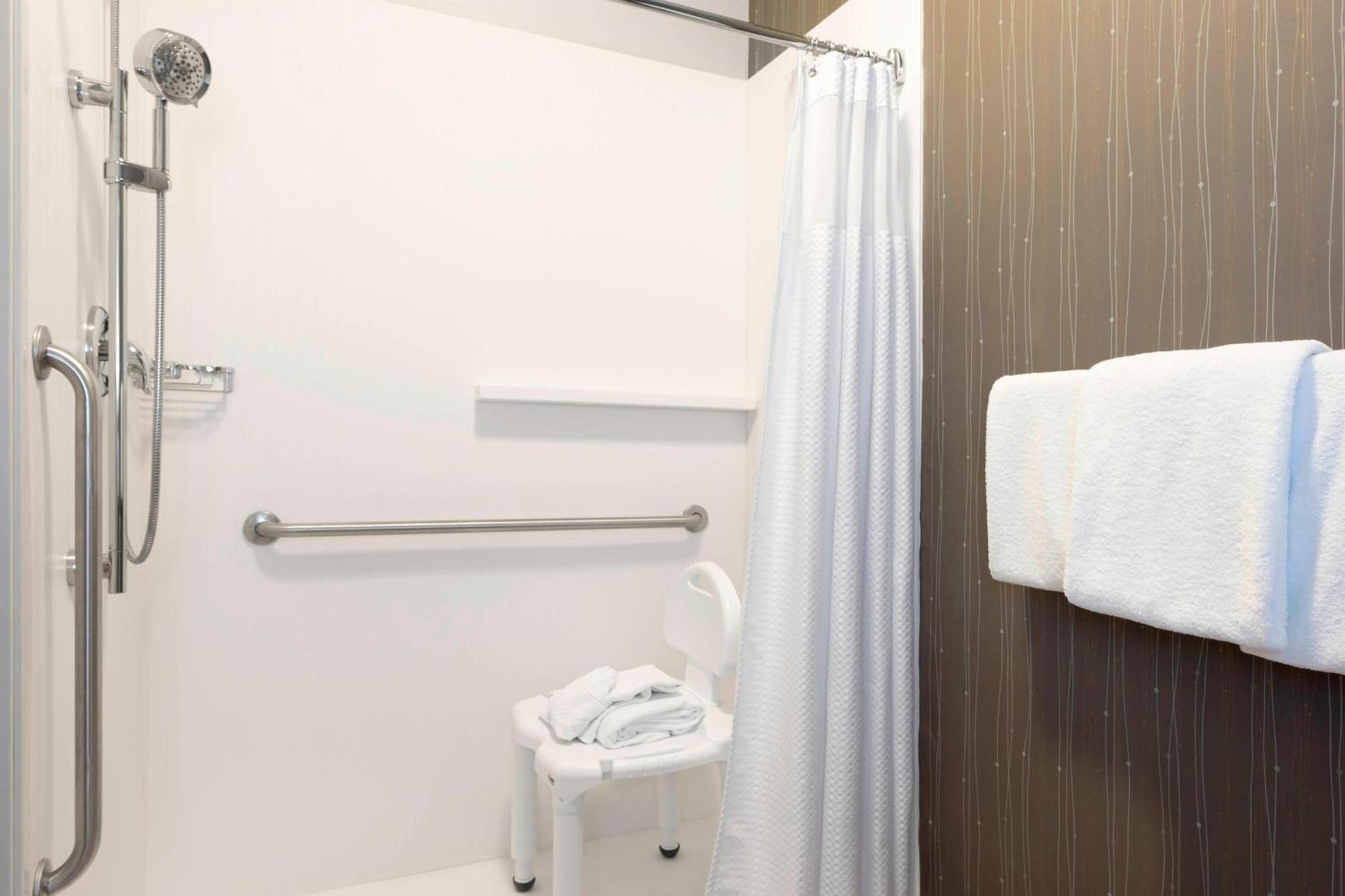 Courtyard By Marriott Τράβερς Σίτι Εξωτερικό φωτογραφία