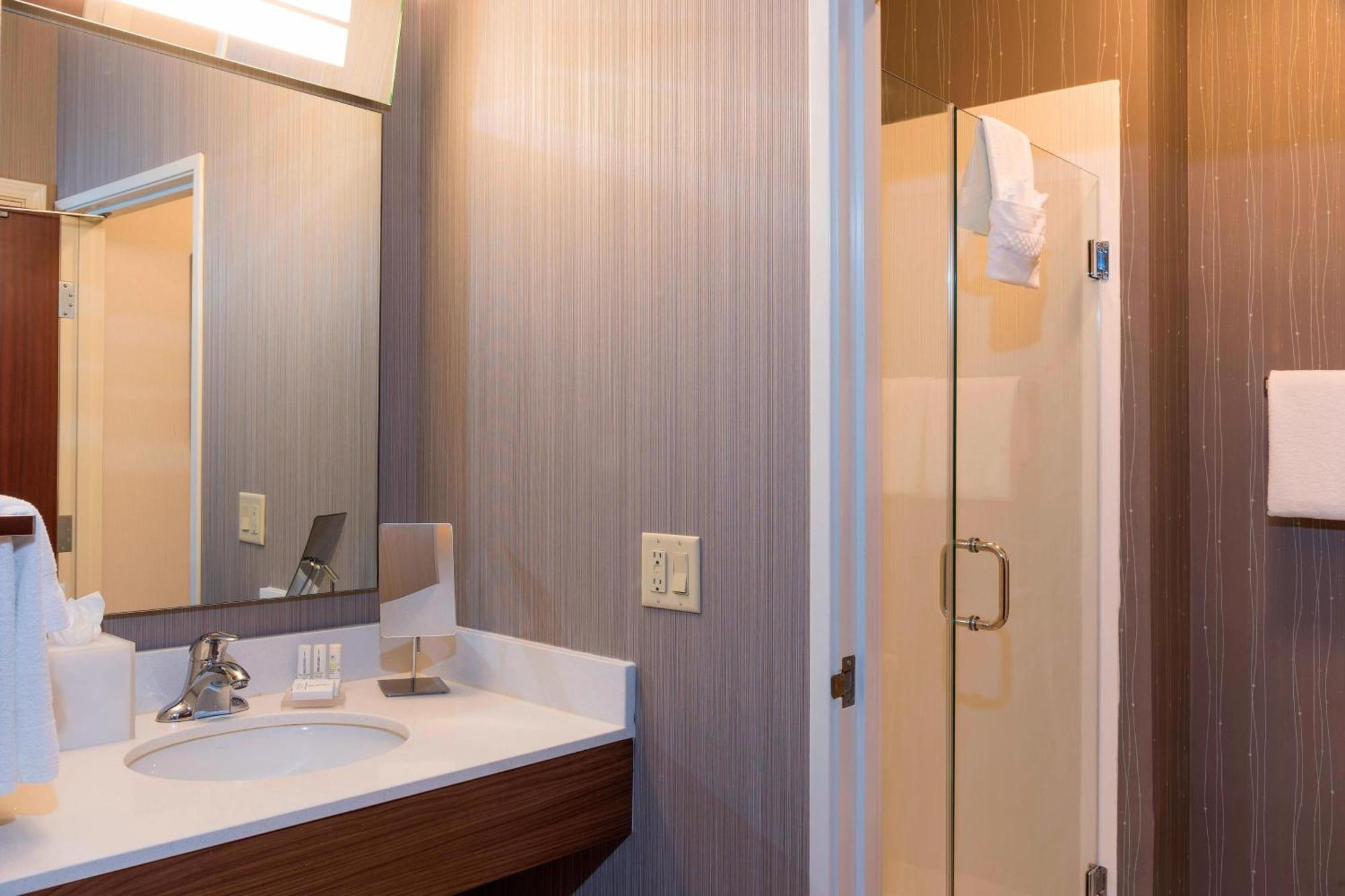 Courtyard By Marriott Τράβερς Σίτι Εξωτερικό φωτογραφία