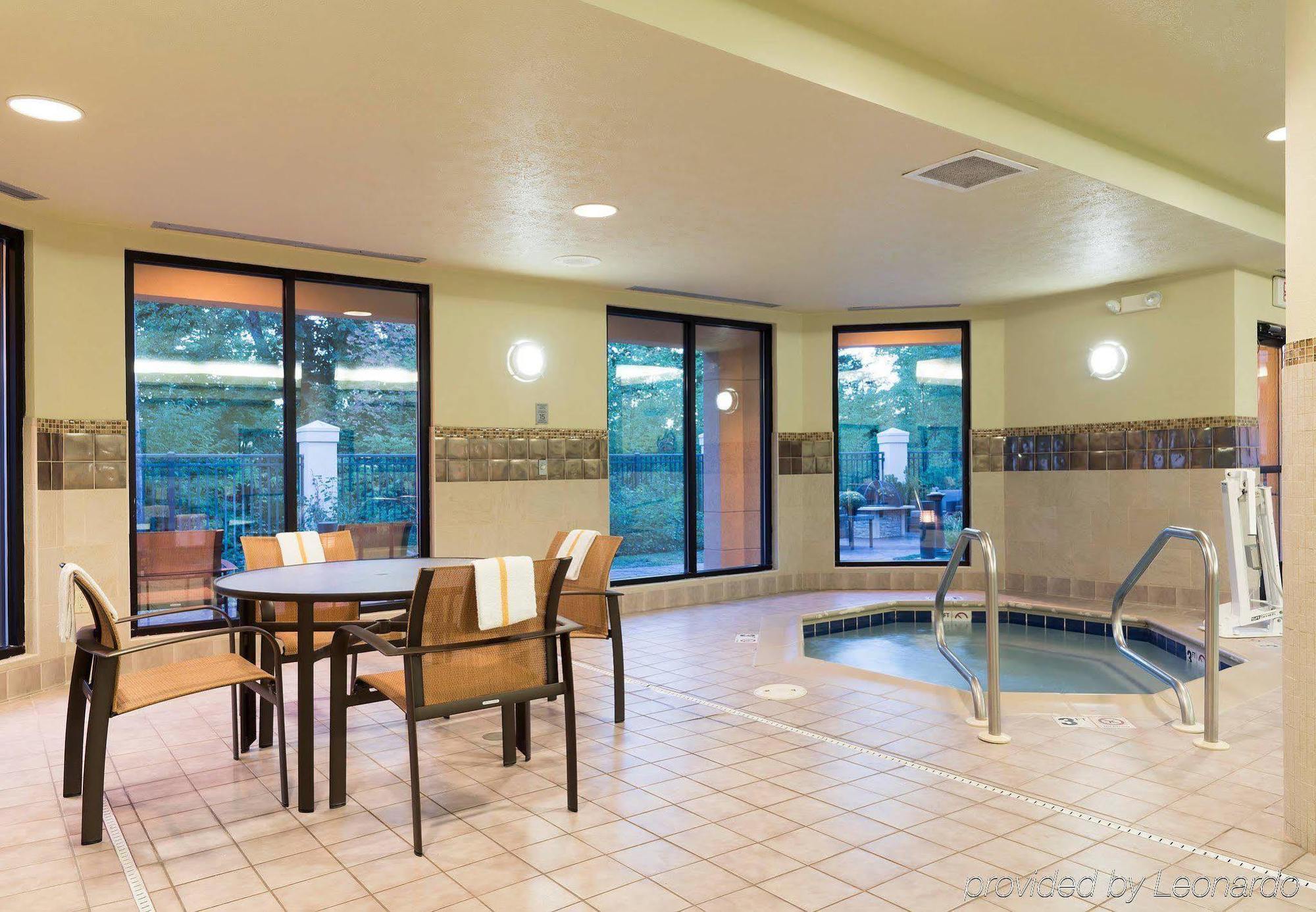 Courtyard By Marriott Τράβερς Σίτι Εξωτερικό φωτογραφία